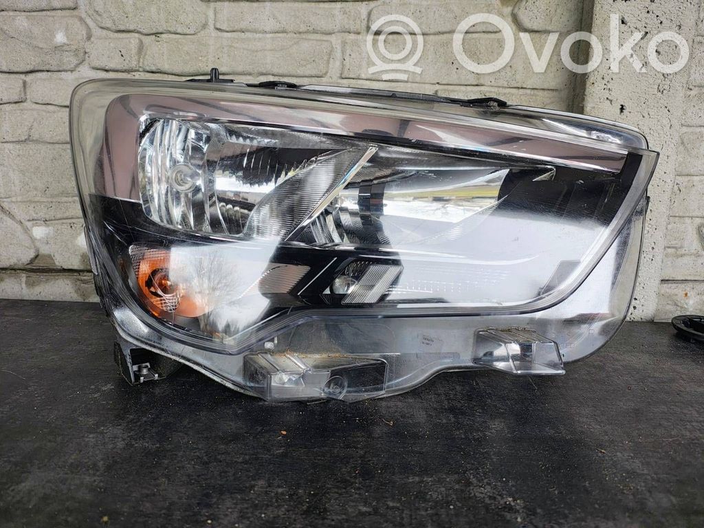 Opel Combo E Priekinis žibintas 