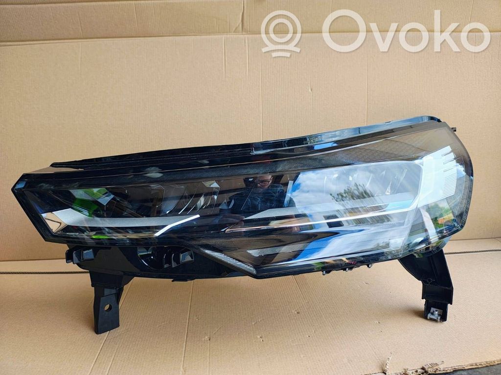 Renault Captur II Headlight/headlamp 
