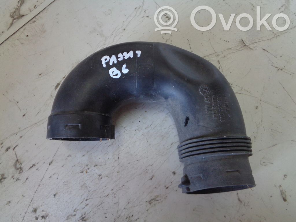 Volkswagen PASSAT B6 Rura / Wąż dolotowy powietrza 