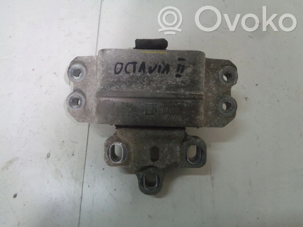 Skoda Octavia Mk2 (1Z) Engine mount bracket 