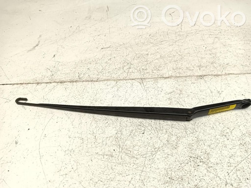 Front wiper blade arm
