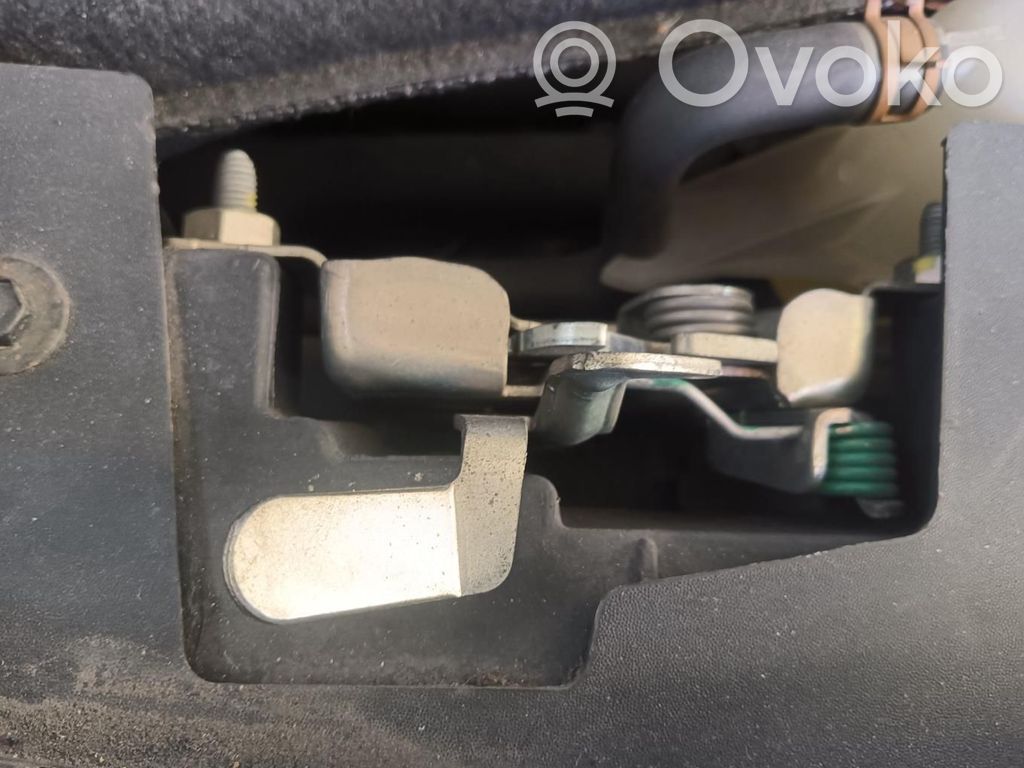Renault Clio III Cârlig/ureche fixare 