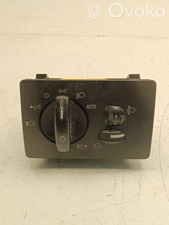 Light switch   4M5T13A024