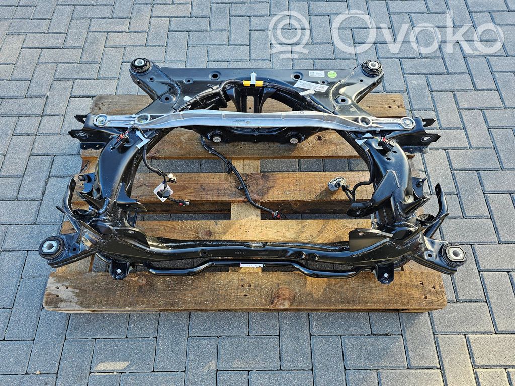 Tesla Model Y Juniper Galinis traversas 