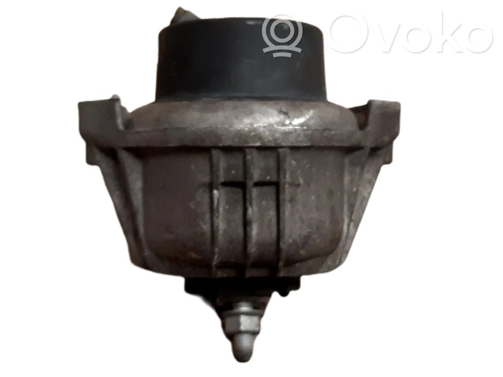 Engine mounting bracket   677374203