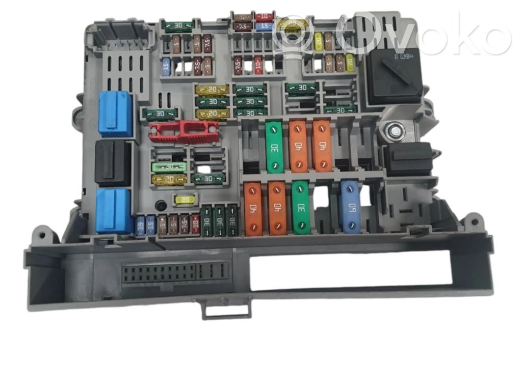 BMW 1 E81 E87 Fuse module 
