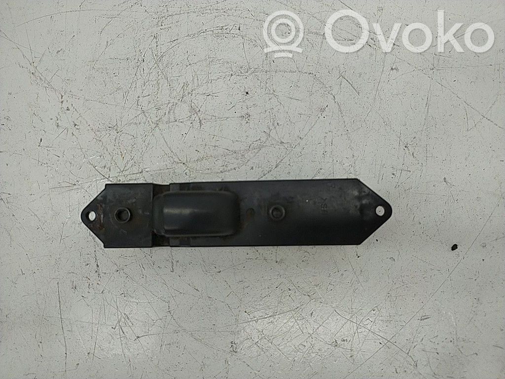 Electric window control switch   MR194830,C8DD160M