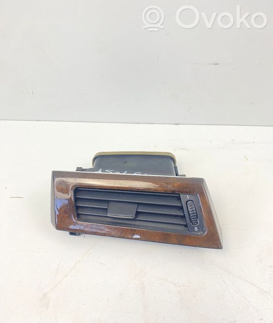 Lüftungsgitter im Dach   64226910731