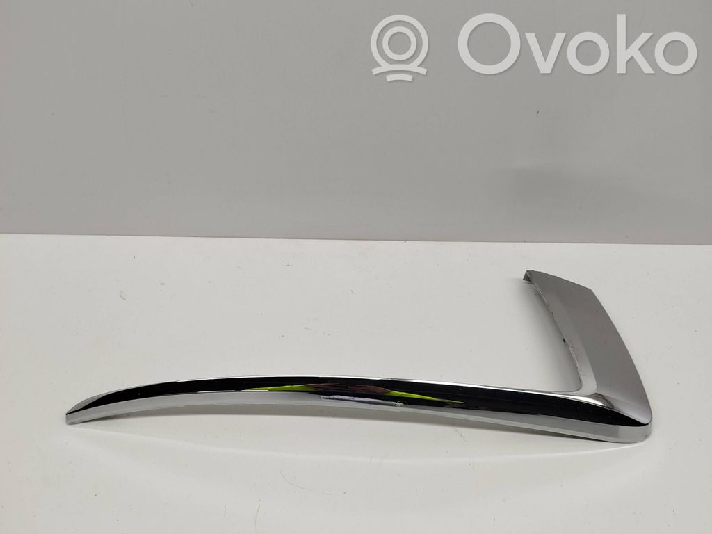 Front bumper splitter molding   6407A246