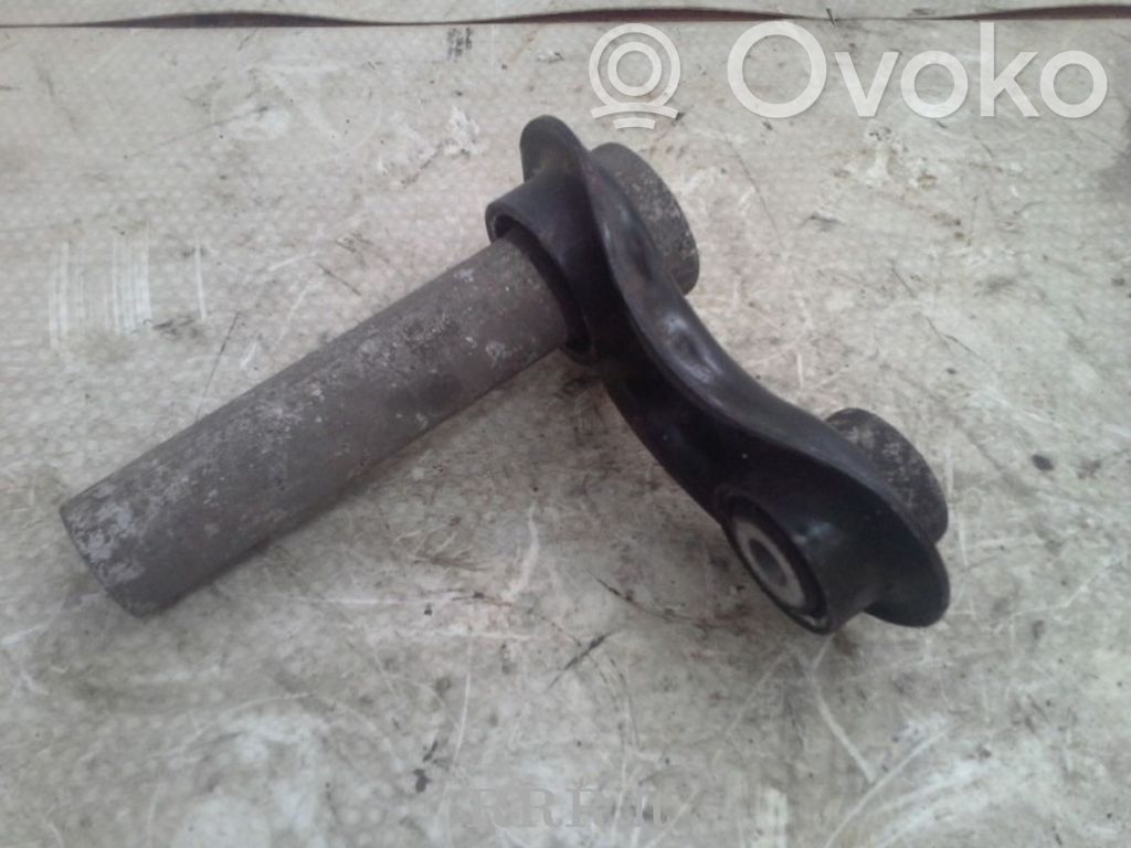 Rear control arm