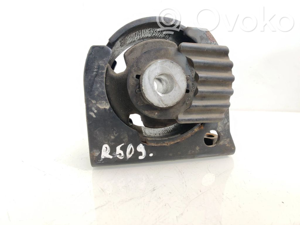 Engine mount bracket   DDF4910808