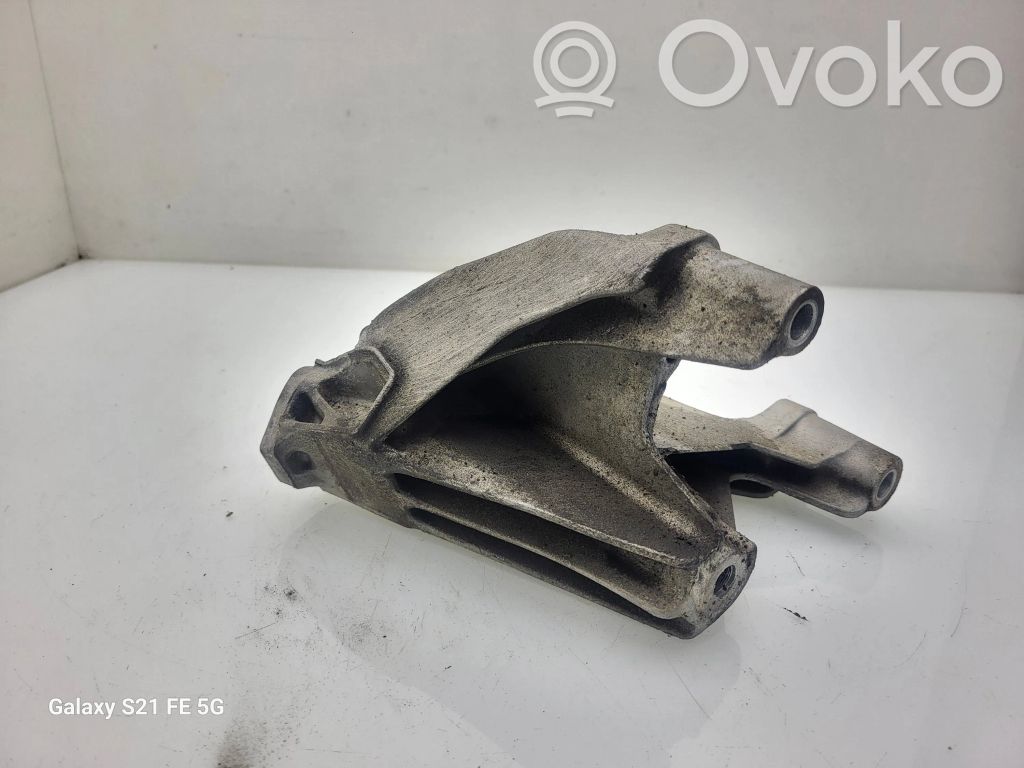 Audi A4 S4 B8 8K Engine mounting bracket 