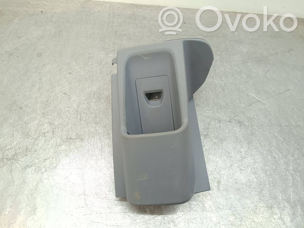 Ford Transit Kita salono detalė 