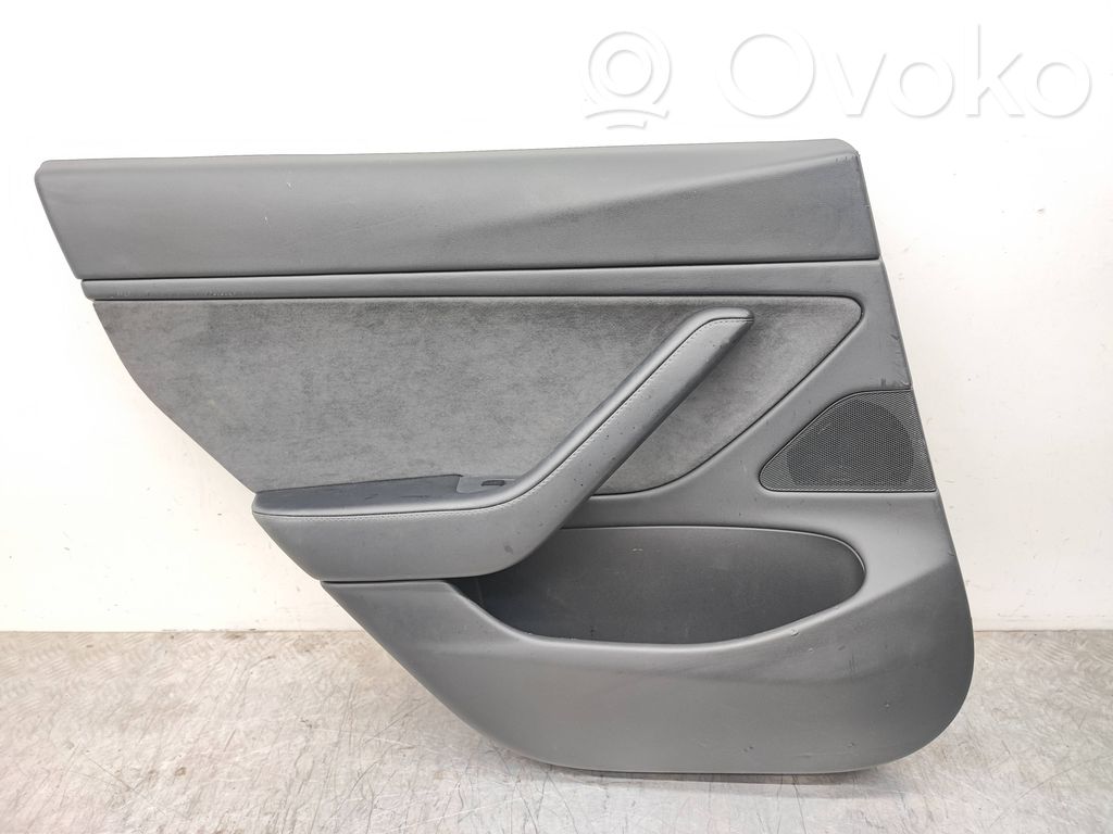 Tesla Model 3 Boczki / Poszycie drzwi tylnych 