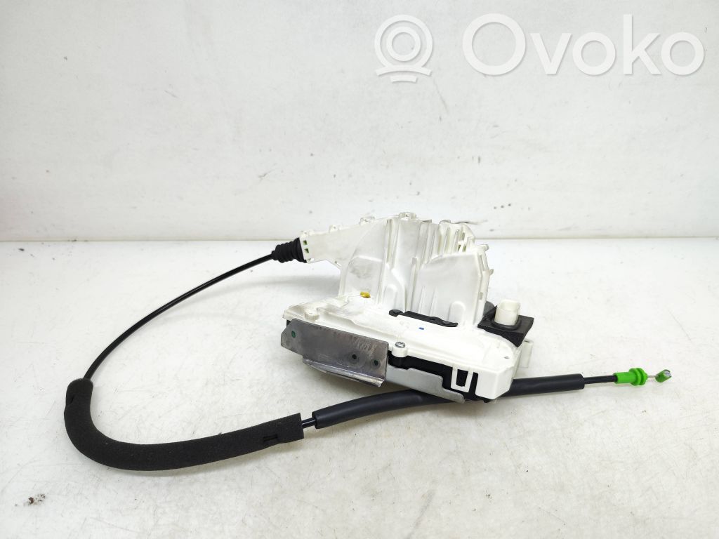 Tesla Model 3 Priekšpusē slēdzene 