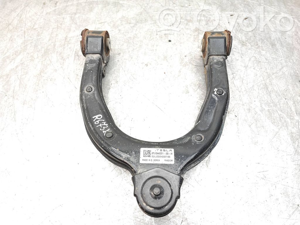 Tesla Model 3 U veida svira 