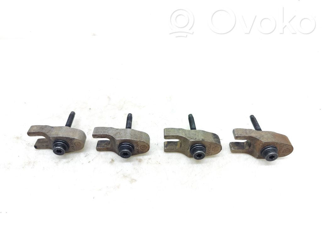 Abrazadera del inyector de combustible