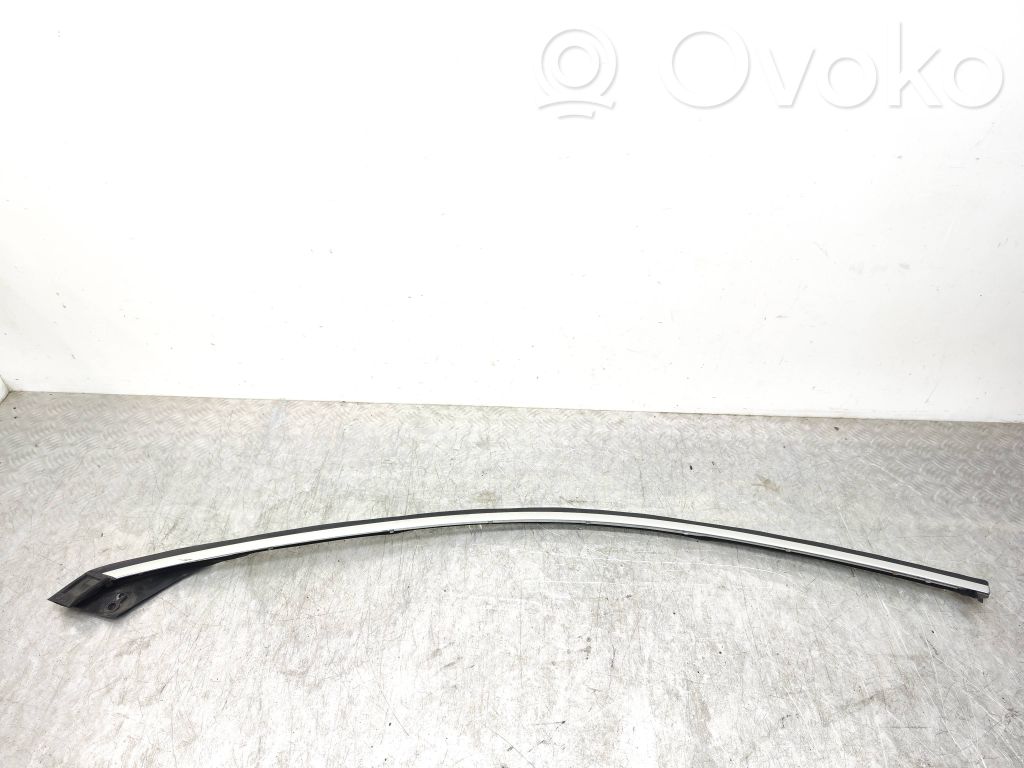 Volvo V70 Listón embellecedor de la ventana de la puerta delantera 