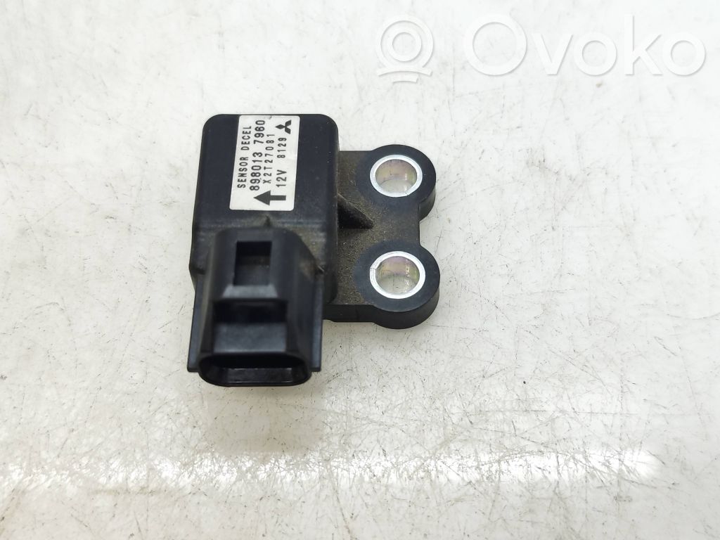 Isuzu D-Max Airbagsensor Crashsensor Drucksensor 