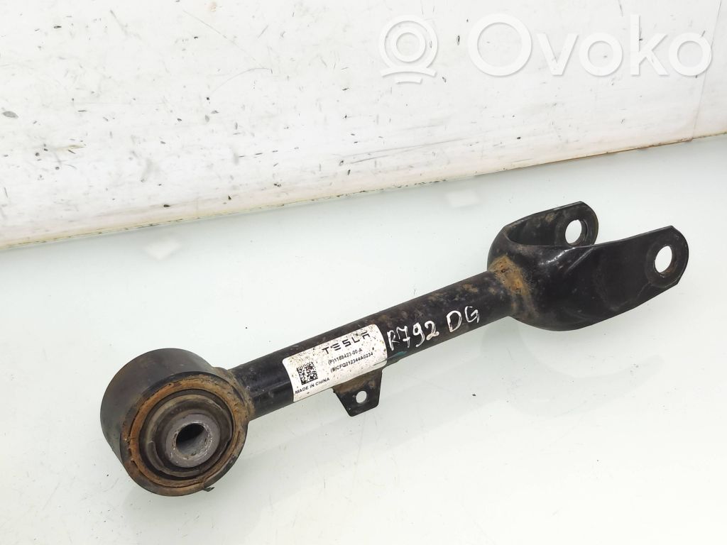 Tesla Model 3 Triangle bras de suspension supérieur arrière