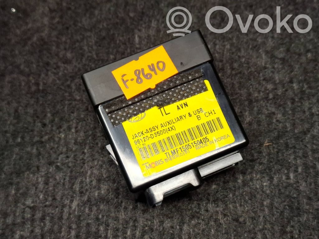 Hyundai Tucson TL Enchufe conector USB 