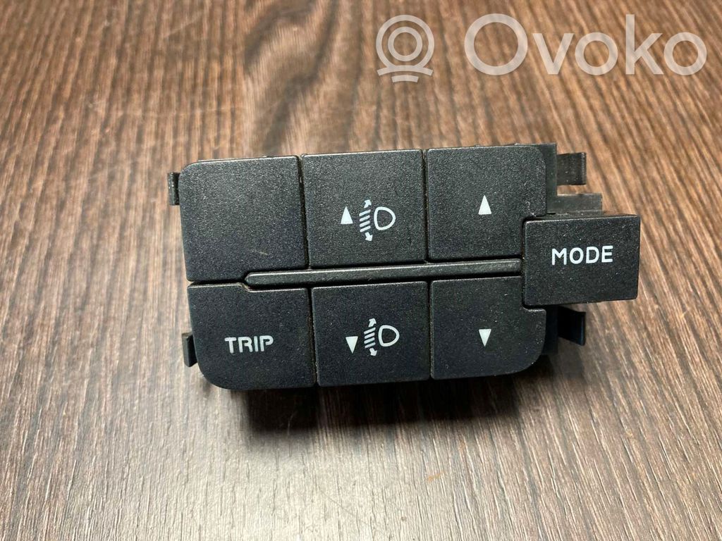 Iveco Daily 35 - 40.10 Headlight level height control switch 