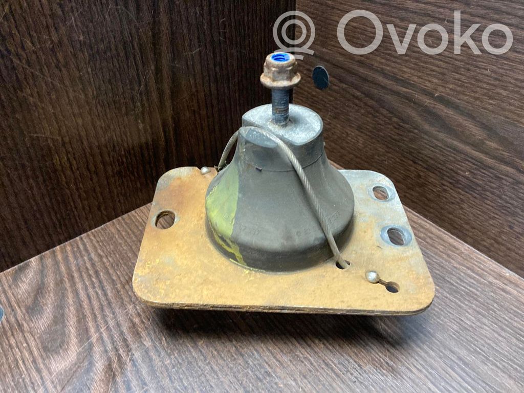 Engine mount bracket   8200049236,91167997