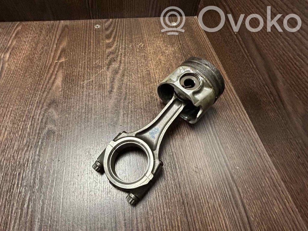 Renault Master II Piston 