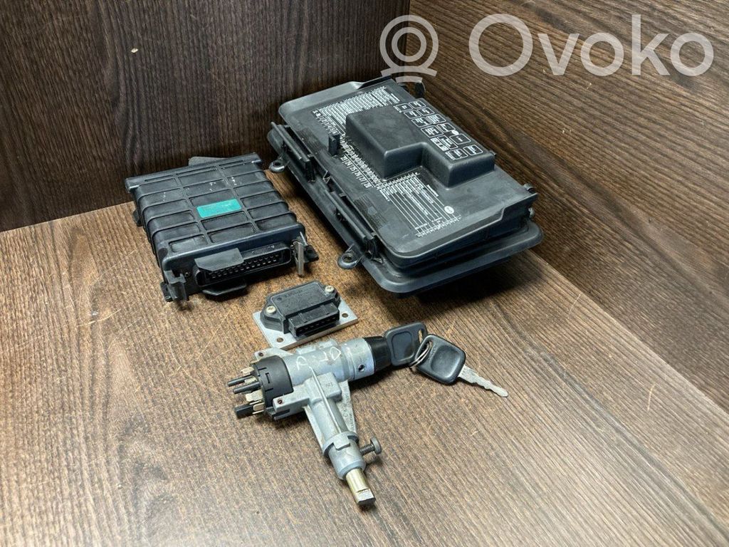 Audi 80 90 B3 Moottorin ohjainlaite/moduuli 
