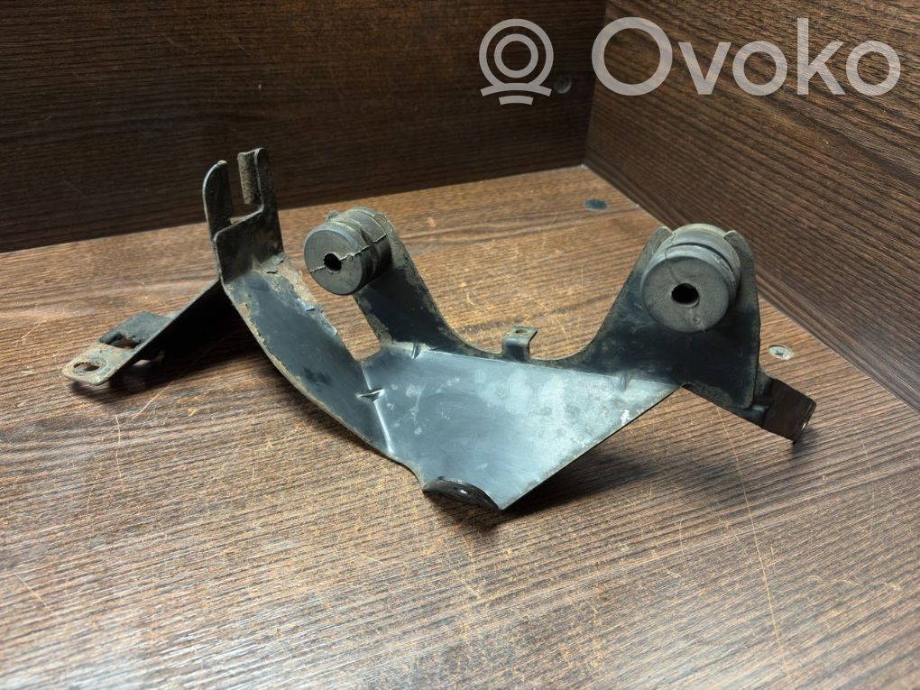 Engine mounting bracket   8200201397,8200201397