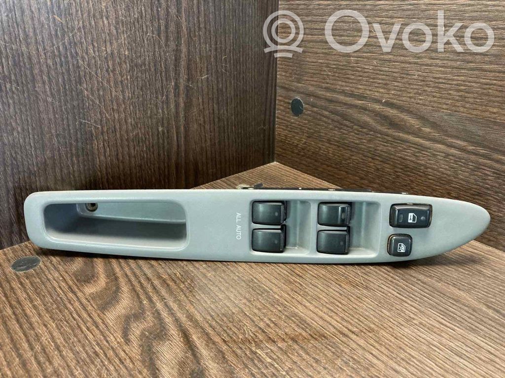 Toyota Avensis Verso Przyciski szyb 