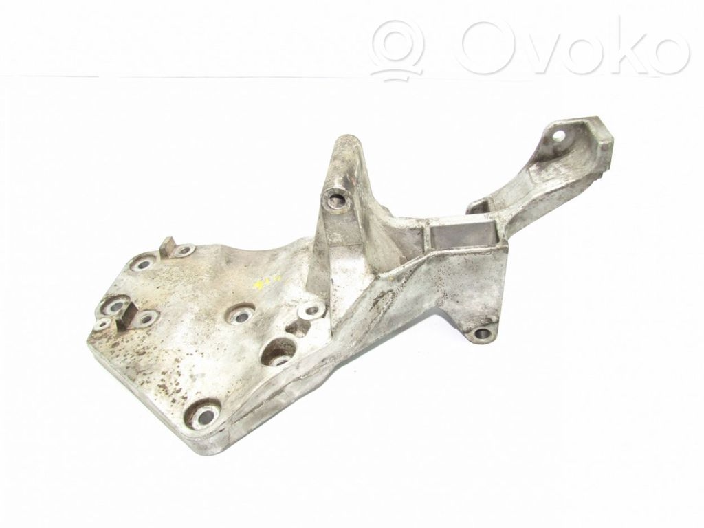 Nissan Pathfinder R51 Generator/alternator bracket 
