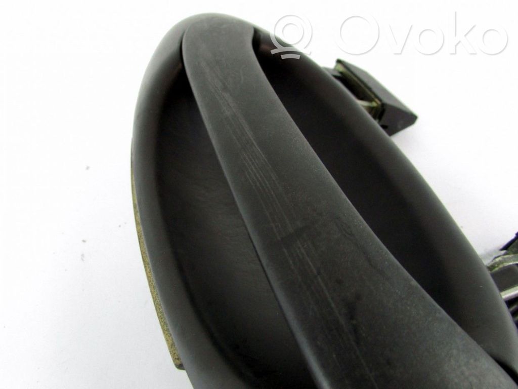 Manecilla externa puerta delantera
