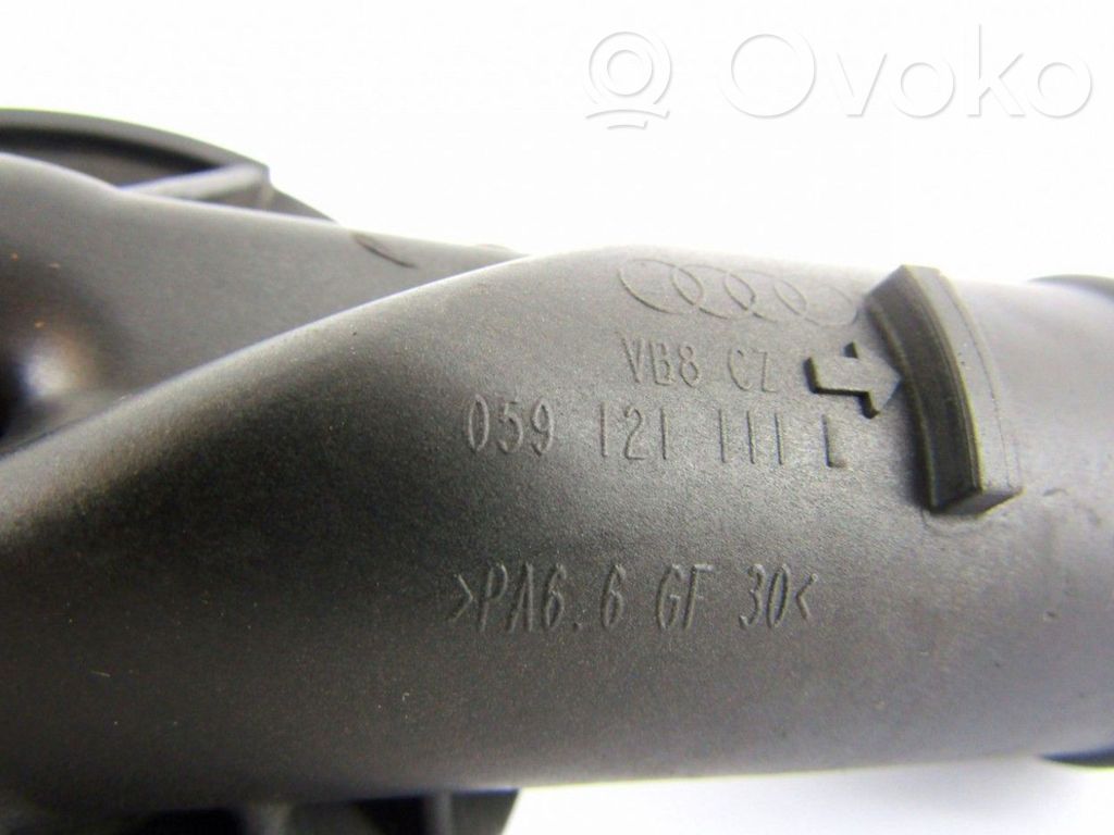 Audi A4 S4 B7 8E 8H Termostato korpusas 