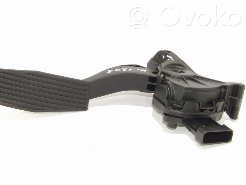 Accelerator throttle pedal   13237352