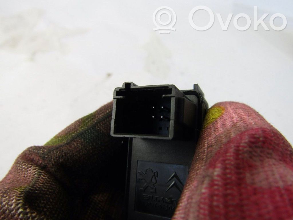 Peugeot 3008 I Electric window control switch 
