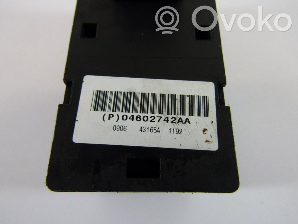Jeep Grand Cherokee (WK) Electric window control switch 