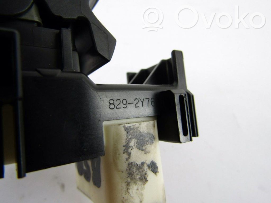 Elektrisko logu slēdzis   8292Y76