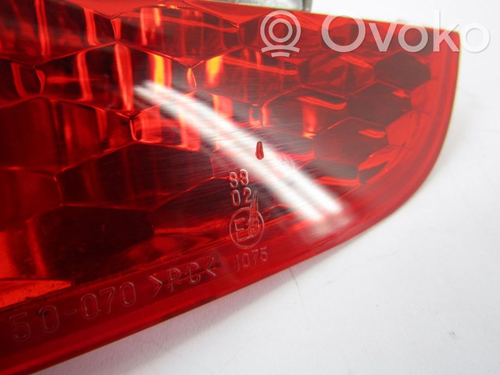 KIA Picanto Third/center stoplight 