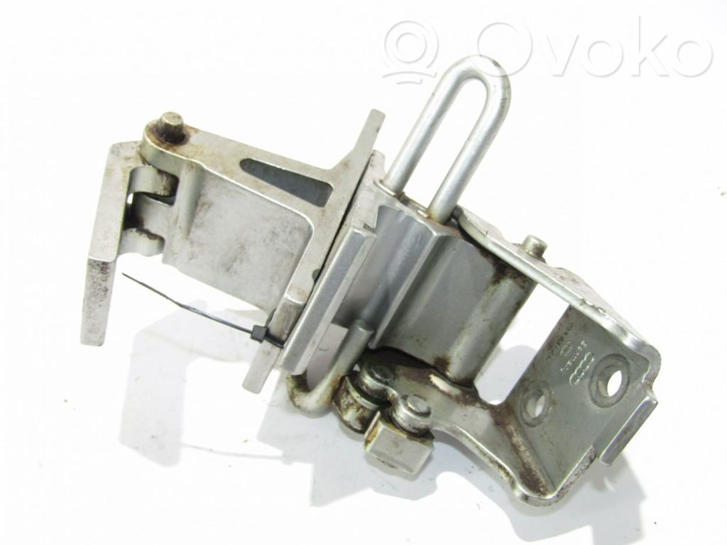 Priekšpusē eņģu komplekts   4D0831412,4D0831402