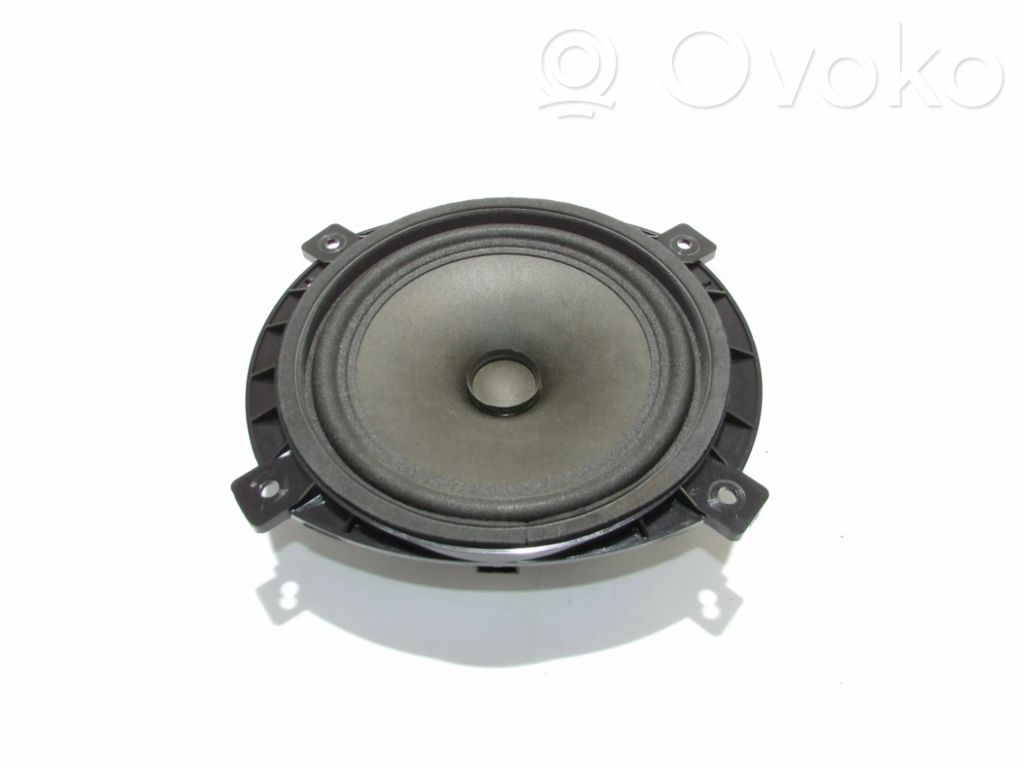 Enceinte de porte arrière   963201H000