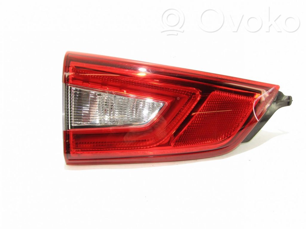 Nissan Qashqai Lampy tylnej klapy bagażnika 