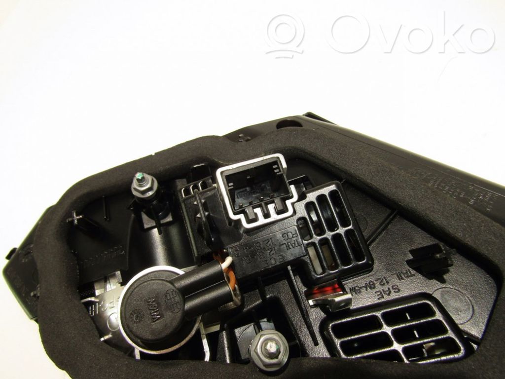 Volkswagen PASSAT CC Luci posteriori del portellone del bagagliaio 