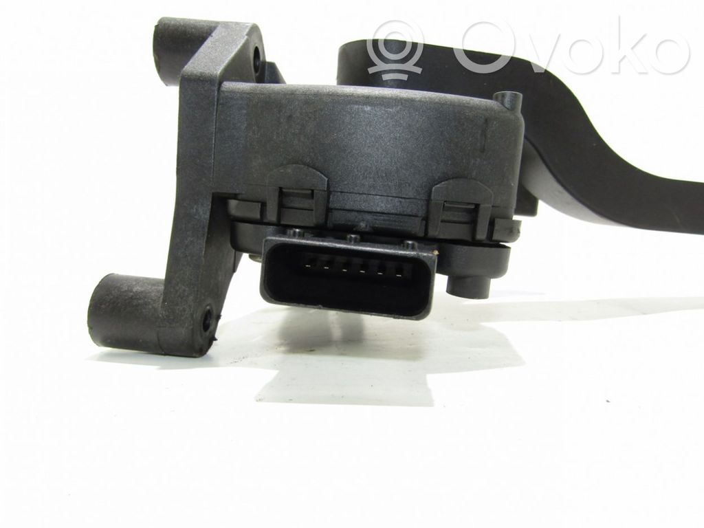 Accelerator throttle pedal   9129423CL