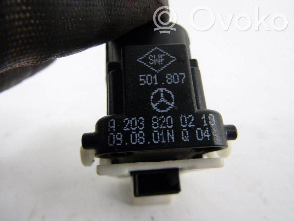 Comutator comandă geamuri electrice   A2038200210