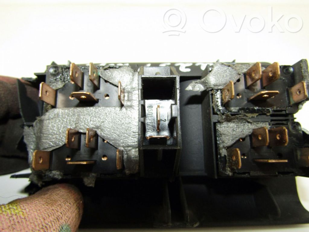 Audi A4 S4 B5 8D Electric window control switch 