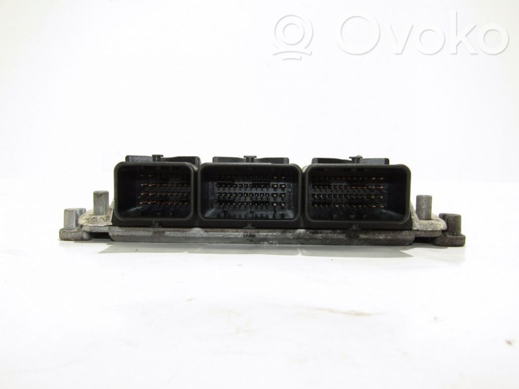 Moottorin ohjainlaite/moduuli   0281011571,8200309318