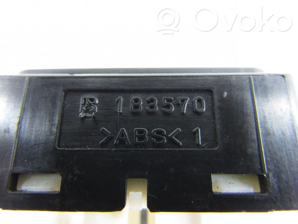 Sivupeilin kytkin   1835670,183569