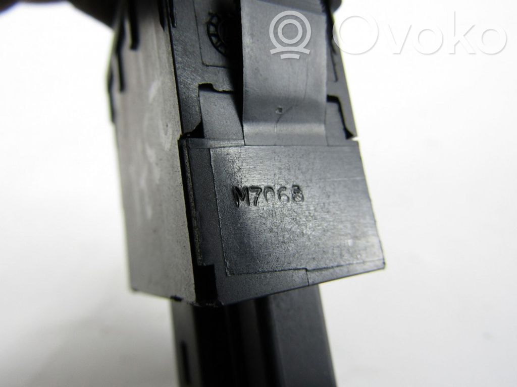 Schalter Leuchtweitenregulierung   M7068