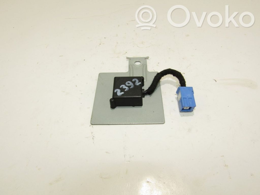 Mazda 6 GPS-pystyantenni 